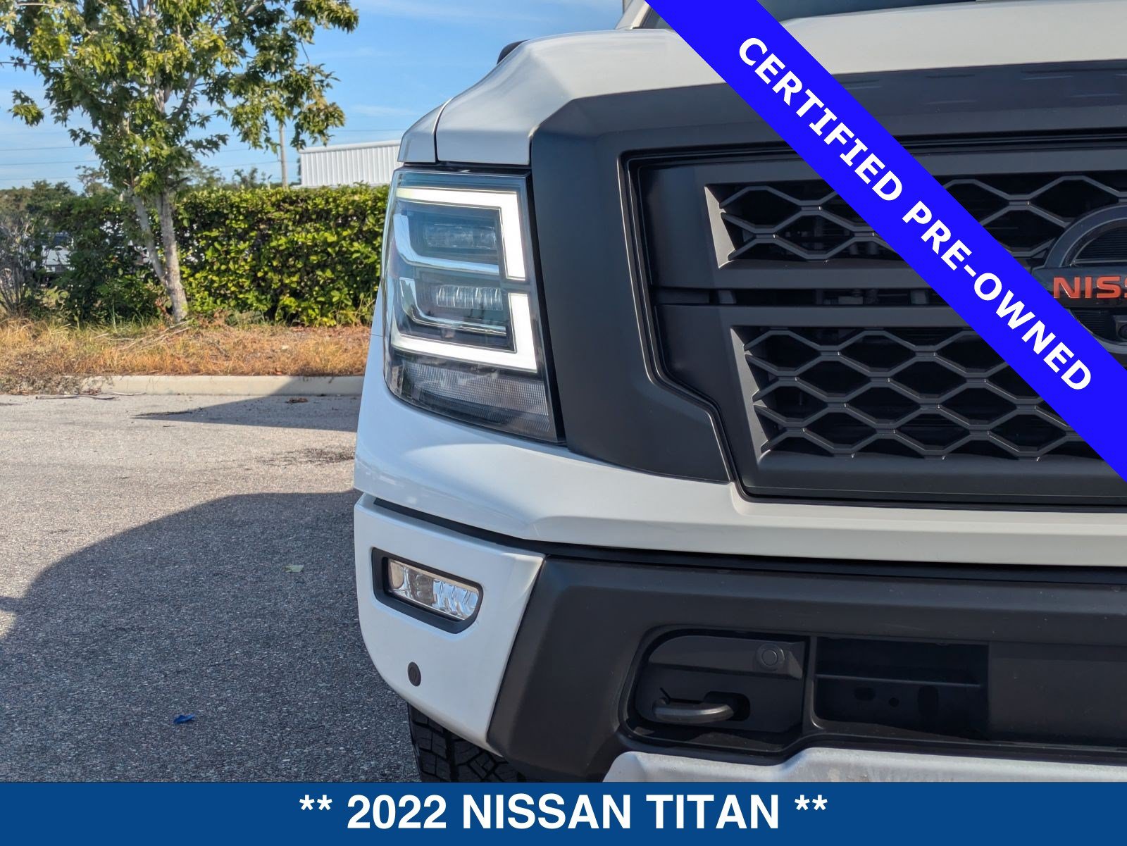 Used 2022 Nissan Titan PRO-4X w/ Pro-4x Convenience Package AWD/4WD image 10