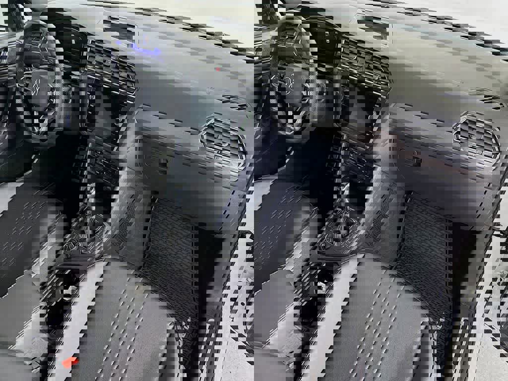 Used 2024 Volkswagen Tiguan SE R-Line image 33