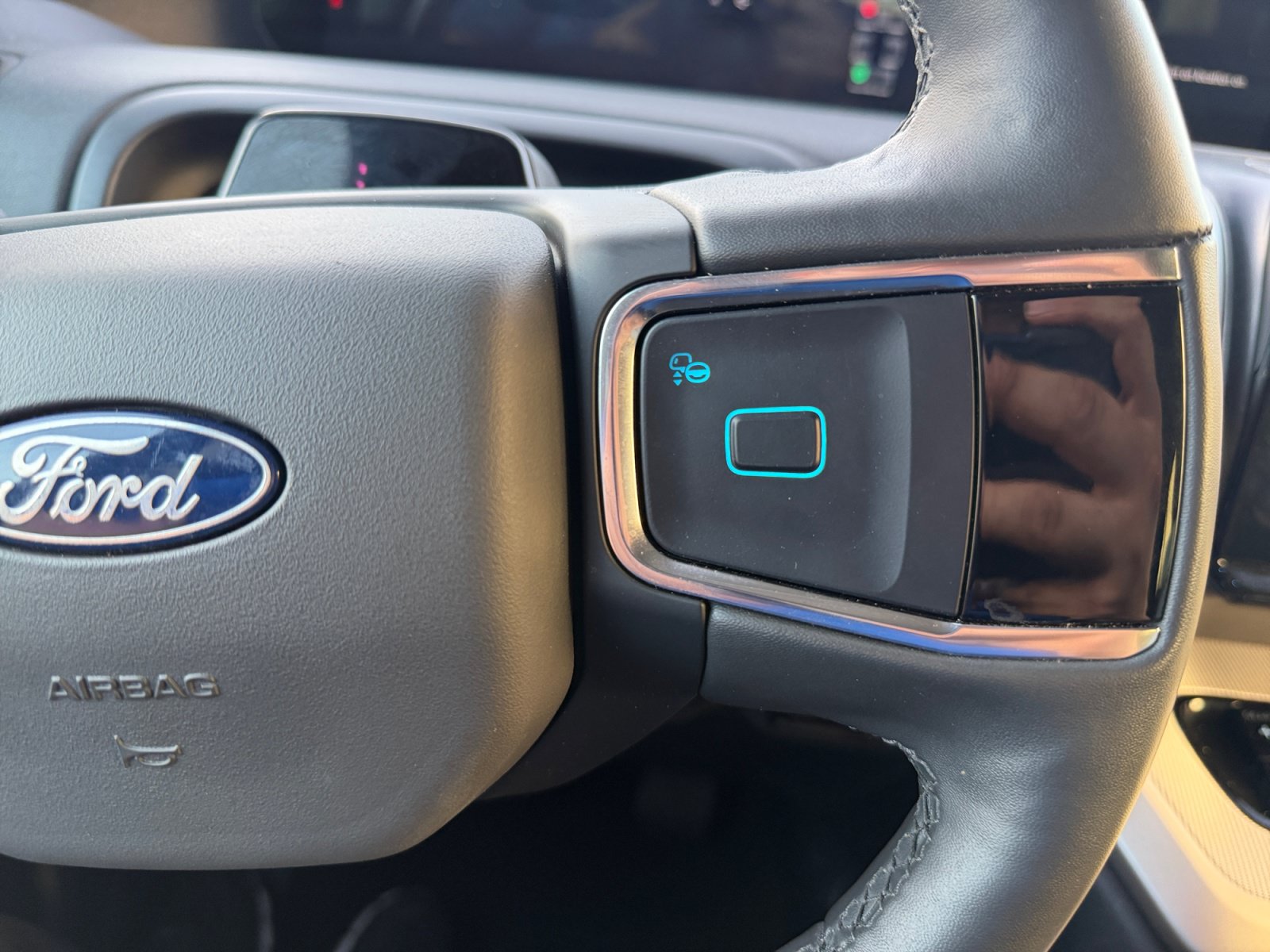 Certified 2025 Ford Expedition Active AWD/4WD image 18