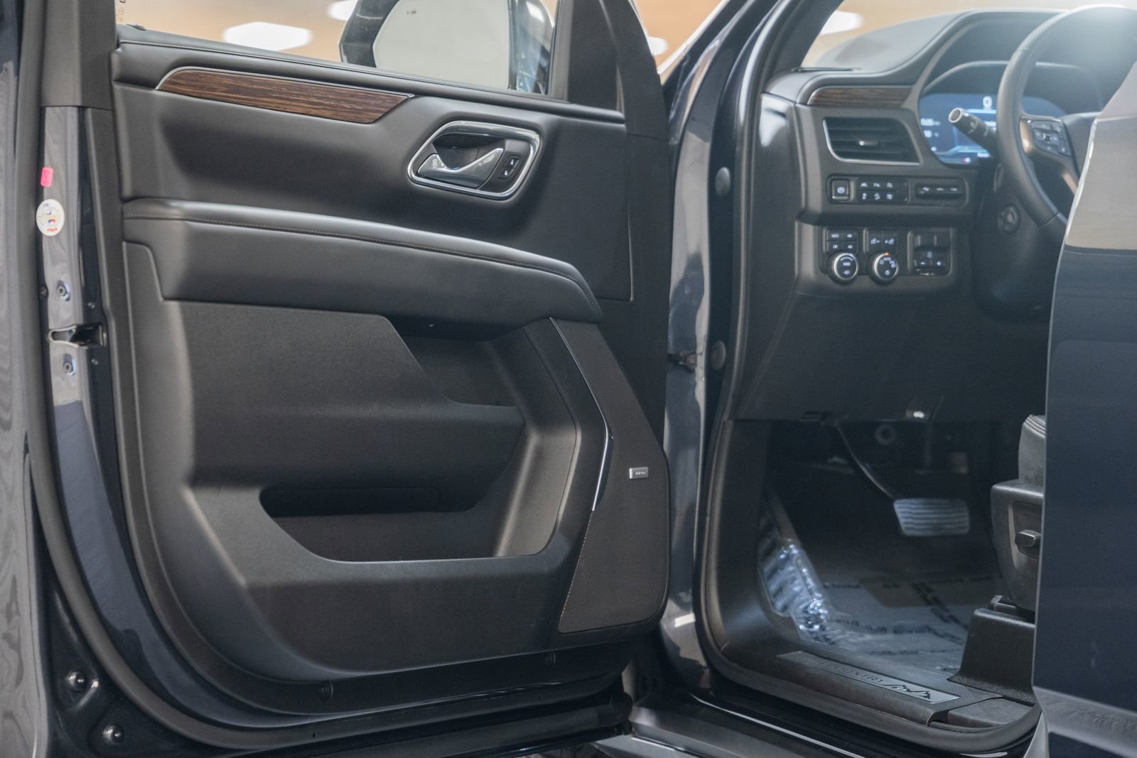 Used 2023 Chevrolet Tahoe High Country image 46