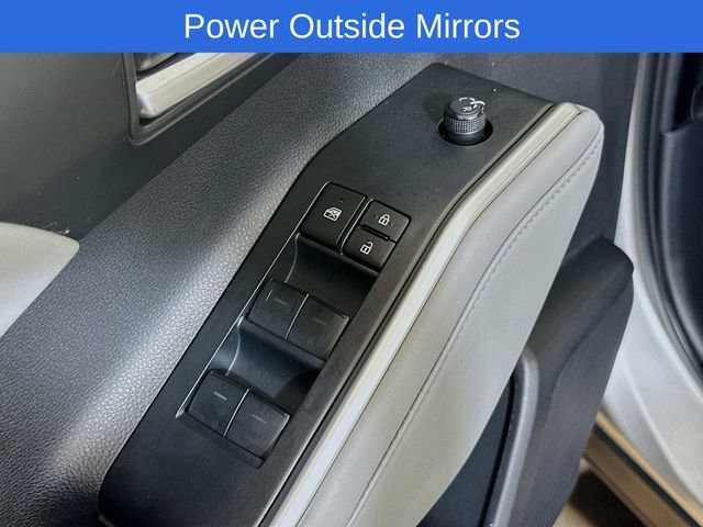 Used 2024 Toyota Highlander XLE FWD image 7