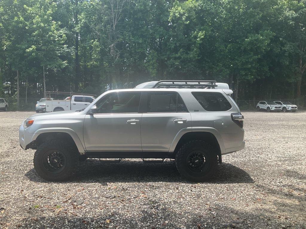 Used 2021 Toyota 4Runner SR5 AWD/4WD image 8
