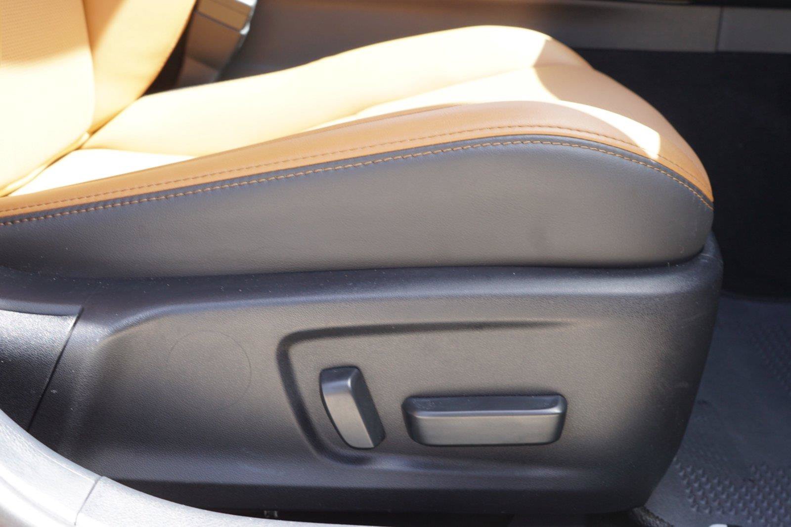 Used 2025 Lexus IS 300 w/ Premium Package RWD image 29