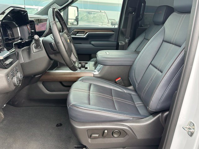 Used 2024 Chevrolet Silverado 2500 High Country w/ High Country Premium Package AWD/4WD image 15