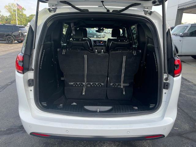 Used 2025 Chrysler Pacifica Limited FWD image 20