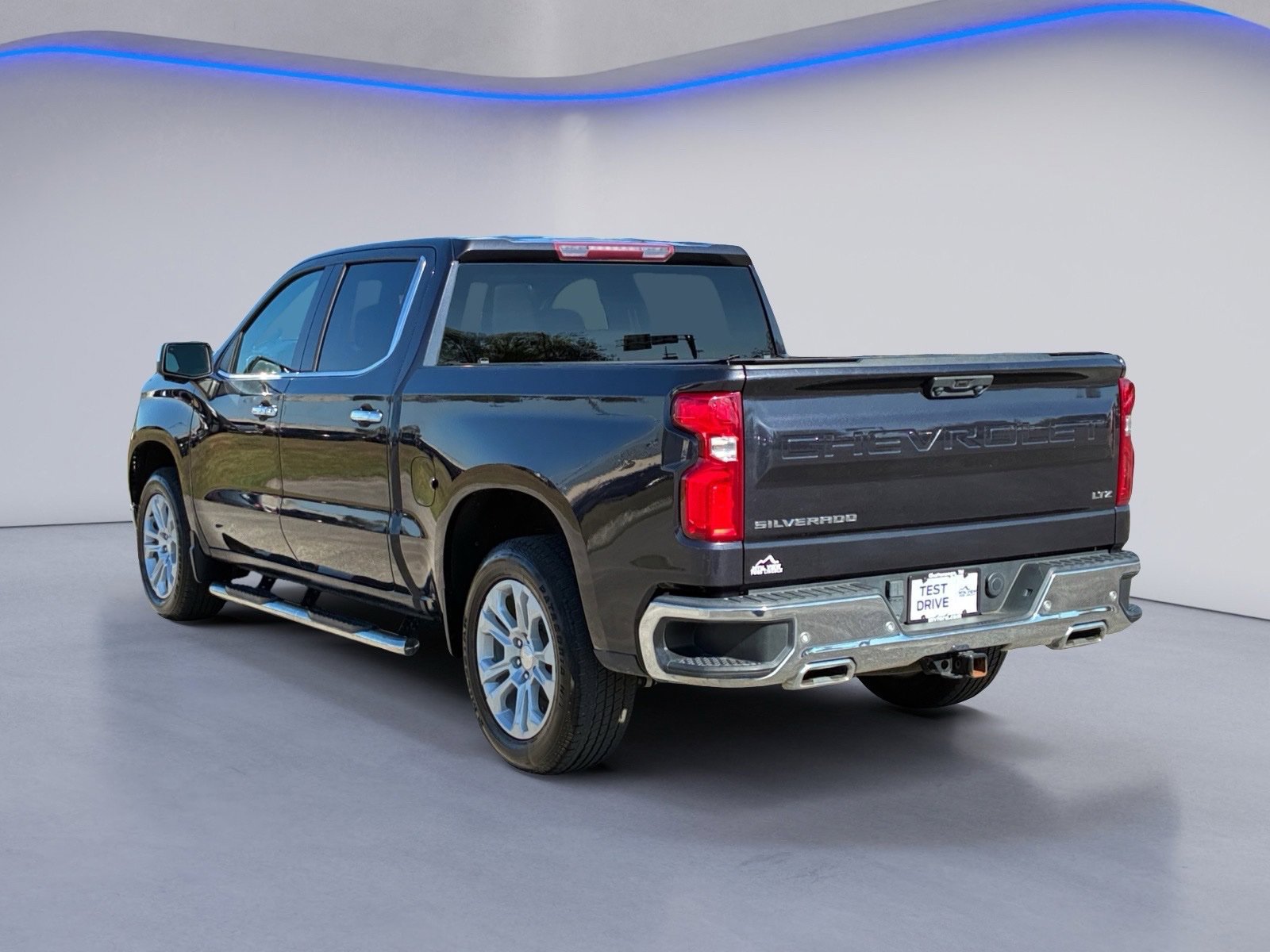 Used 2022 Chevrolet Silverado 1500 LTZ AWD/4WD image 3