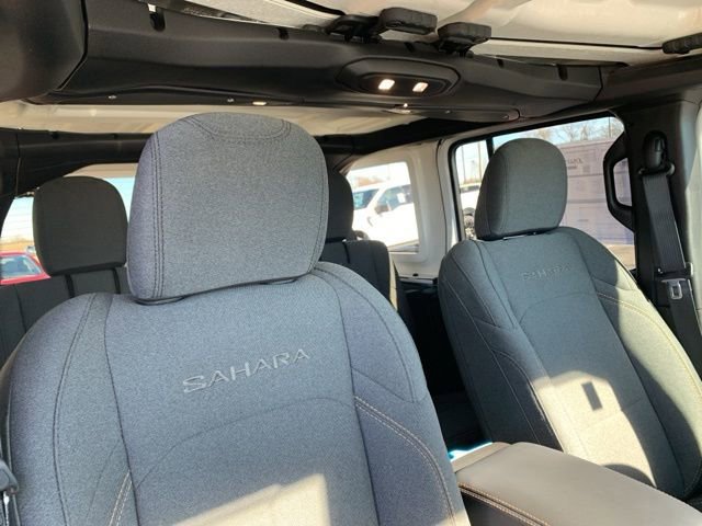 Used 2024 Jeep Wrangler Unlimited Sahara w/ Technology Group image 16