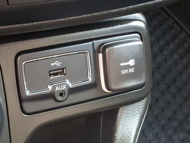 Used 2023 Jeep Renegade Altitude w/ Sun/Sound Group AWD/4WD image 32