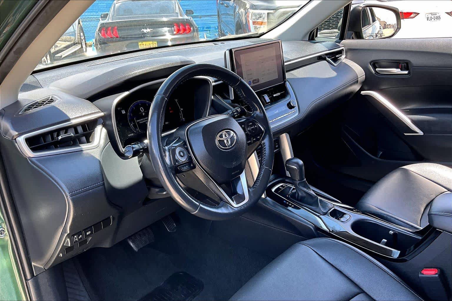 Used 2024 Toyota Corolla Cross XLE FWD image 17