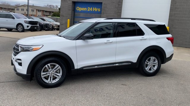 Certified 2024 Ford Explorer XLT w/ Equipment Group 202A AWD/4WD image 6