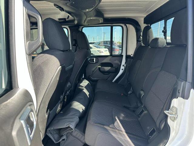 Used 2024 Jeep Gladiator Mojave w/ Technology Group image 10