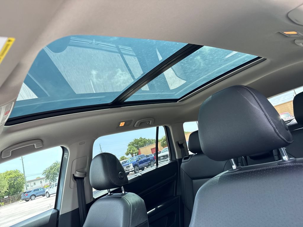 Used 2019 Volkswagen Atlas SEL R-Line FWD image 8