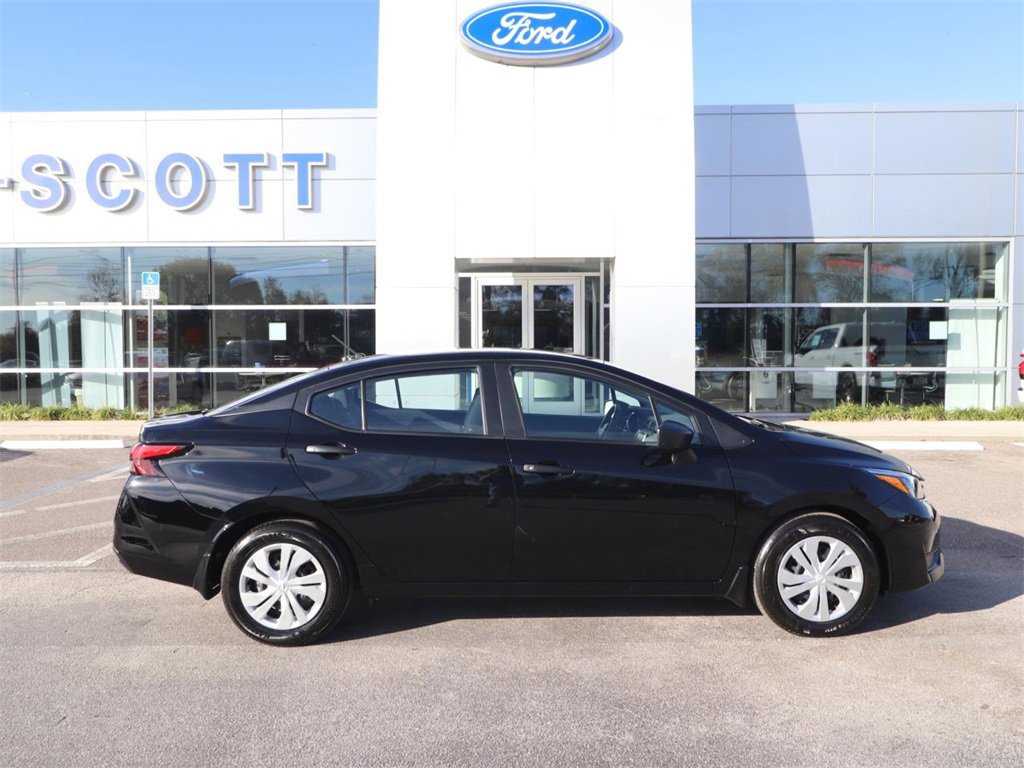Used 2025 Nissan Versa S w/ Trunk Package image 6