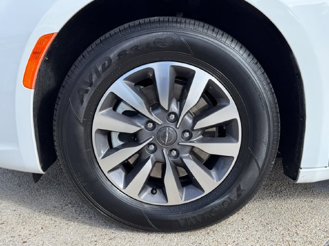 Used 2024 Chrysler Pacifica Limited FWD image 10