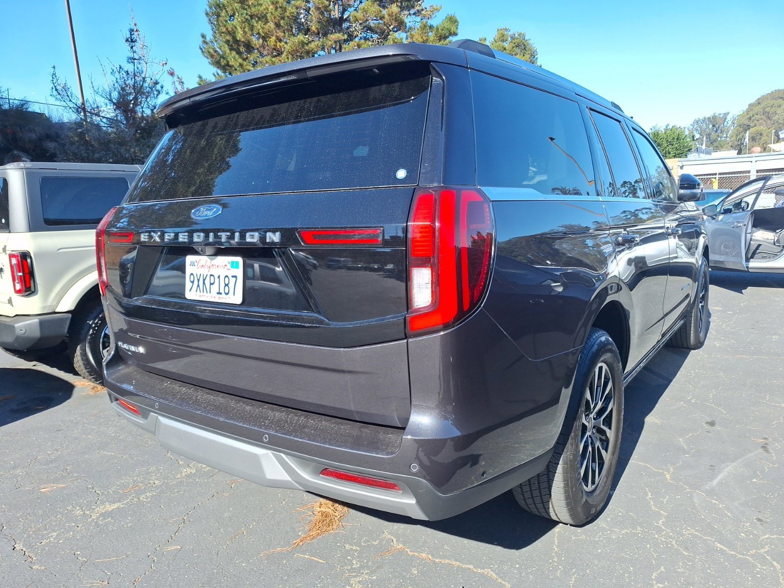 Certified 2025 Ford Expedition Platinum AWD/4WD image 9