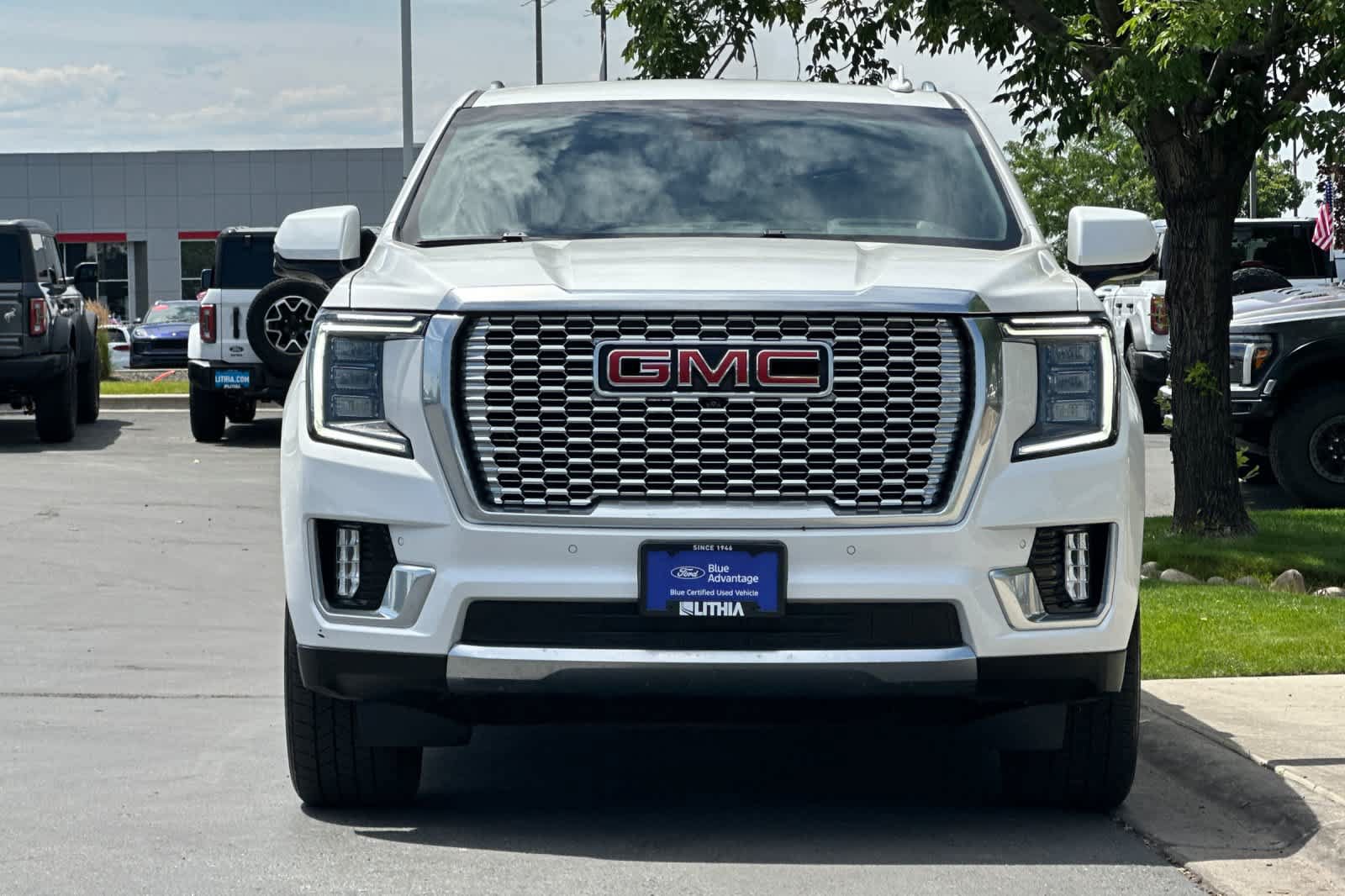 Used 2021 GMC Yukon XL Denali AWD/4WD image 10