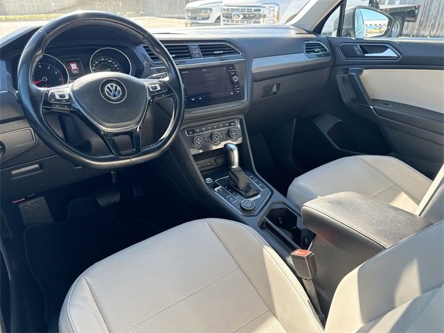 Used 2018 Volkswagen Tiguan SE w/ Panoramic Sunroof Package image 35