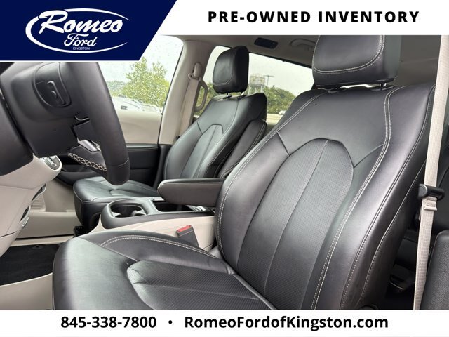 Used 2024 Chrysler Pacifica Touring-L FWD image 24