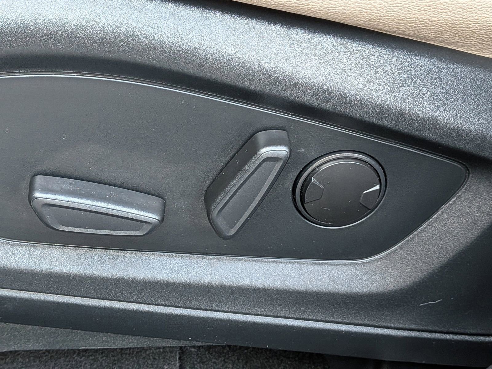 Certified 2023 Ford Explorer Limited w/ Equipment Group 301A image 22