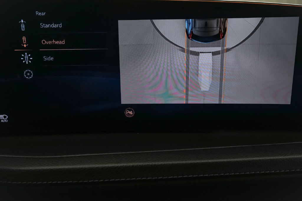 Used 2025 Cadillac XT4 Premium Luxury FWD image 17