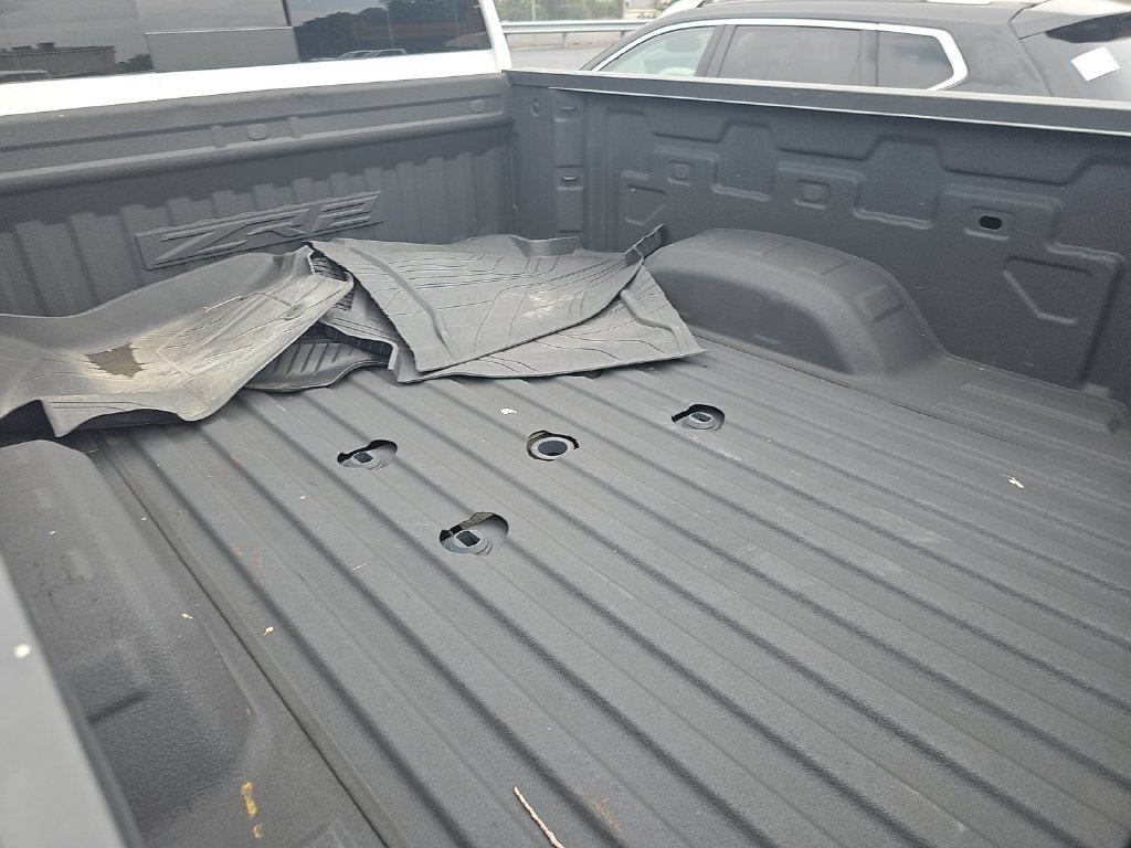 Used 2024 Chevrolet Silverado 2500 ZR2 w/ Technology Package AWD/4WD image 7