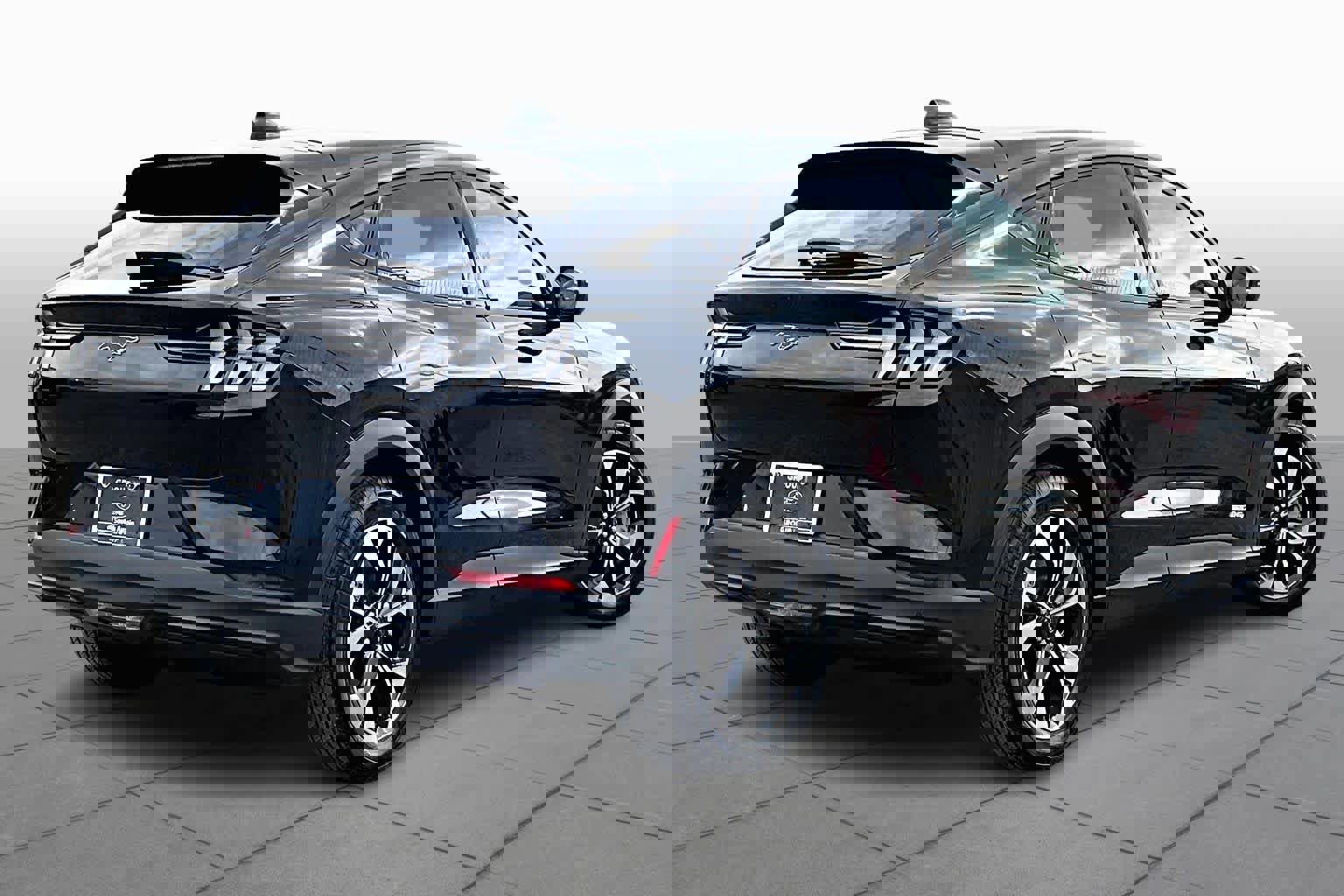 Certified 2025 Ford Mustang Mach-E Select image 3