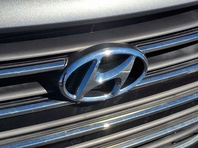 Used 2017 Hyundai Elantra Limited w/ Limited Tech Package 04 image 11