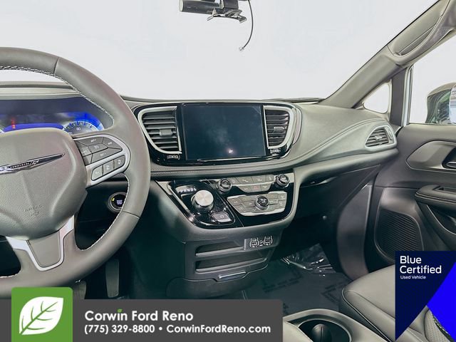 Used 2025 Chrysler Pacifica Select AWD/4WD image 25