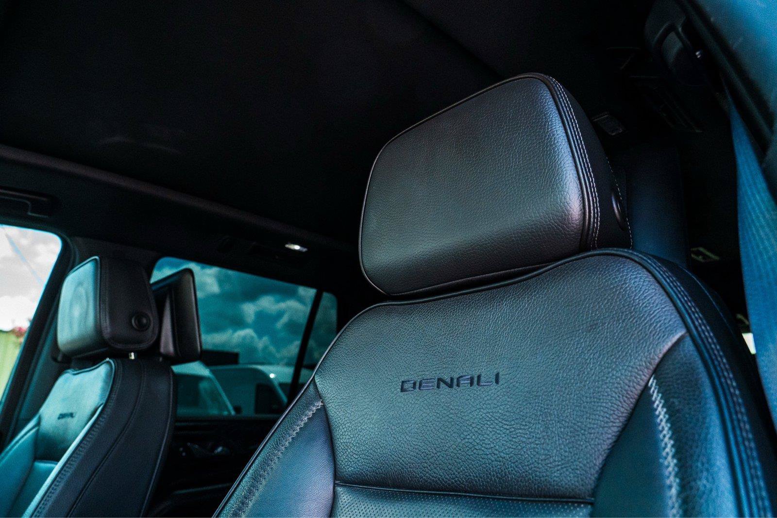 Used 2024 GMC Yukon Denali w/ Advanced Technology Package AWD/4WD image 10