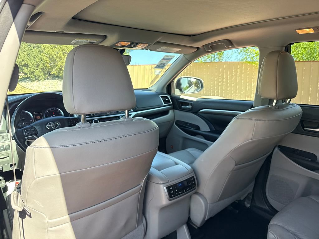 Used 2018 Toyota Highlander Limited Platinum AWD/4WD image 24