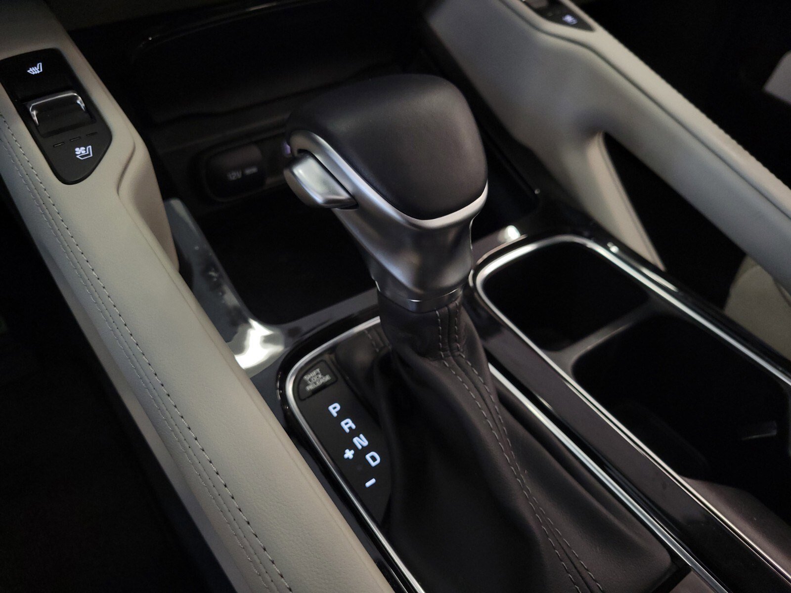 Used 2024 Kia Telluride SX w/ Towing Package image 24