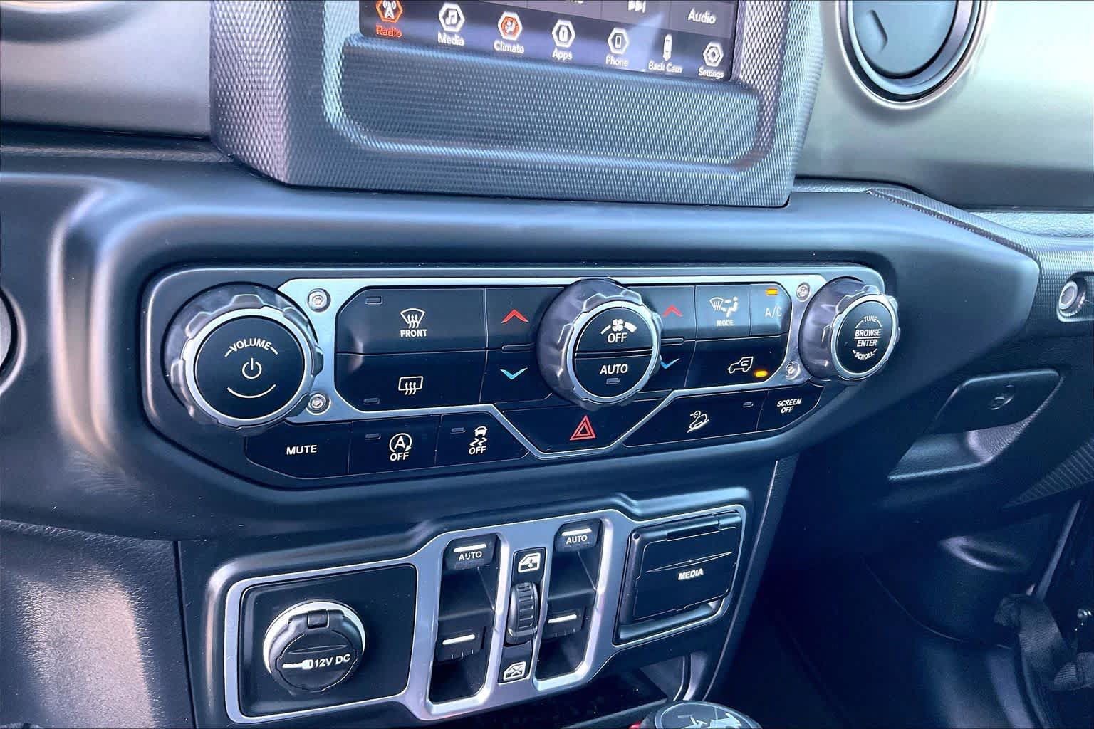 Used 2018 Jeep Wrangler Unlimited Sport S AWD/4WD image 29