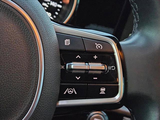 Used 2024 Kia Carnival EX FWD image 22