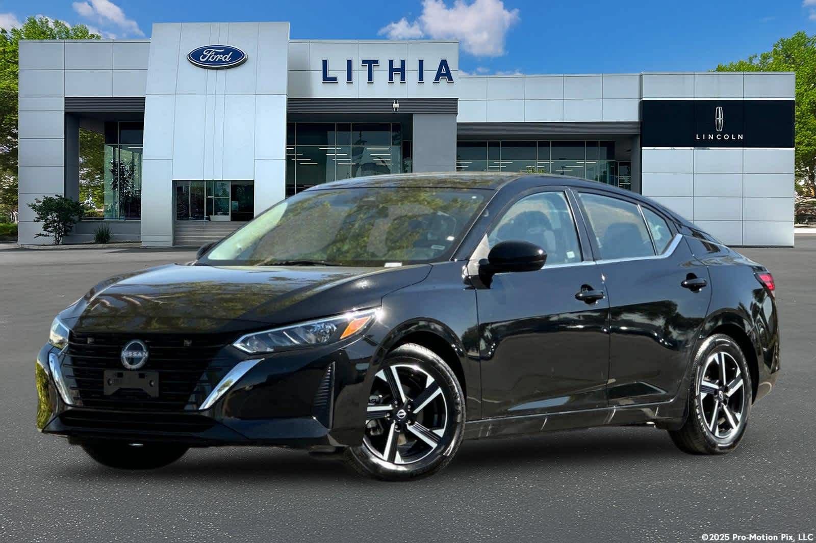 Used 2025 Nissan Sentra SV FWD image 1