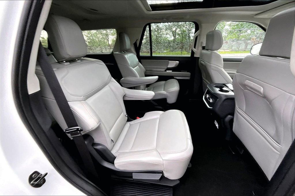 Certified 2025 Ford Expedition Active AWD/4WD image 26