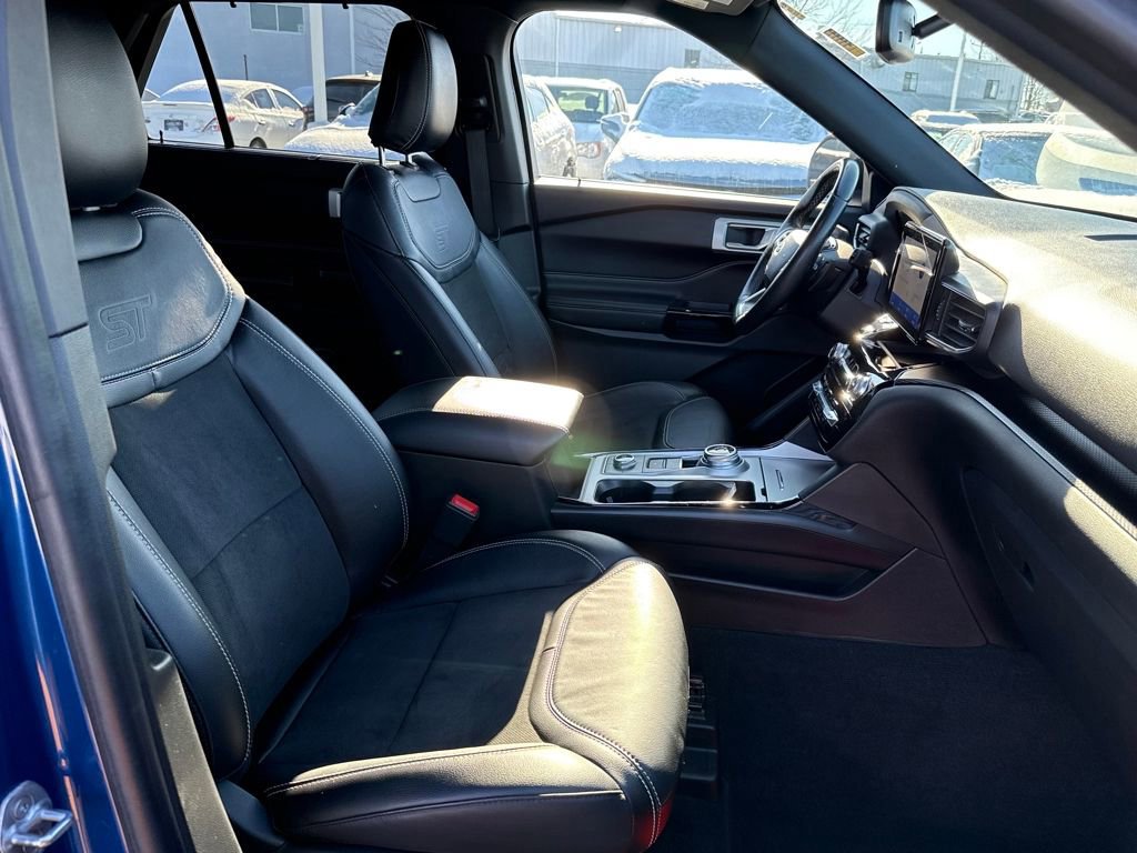 Certified 2022 Ford Explorer ST w/ ST Street Pack image 9