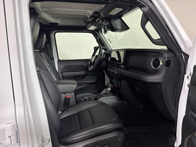 Used 2026 Jeep Wrangler Unlimited Sahara AWD/4WD image 3