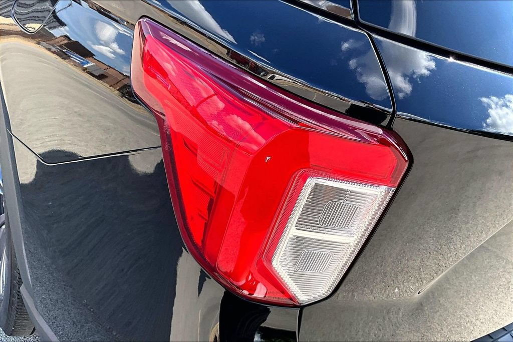 Certified 2022 Ford Explorer XLT w/ Equipment Group 202A AWD/4WD image 30