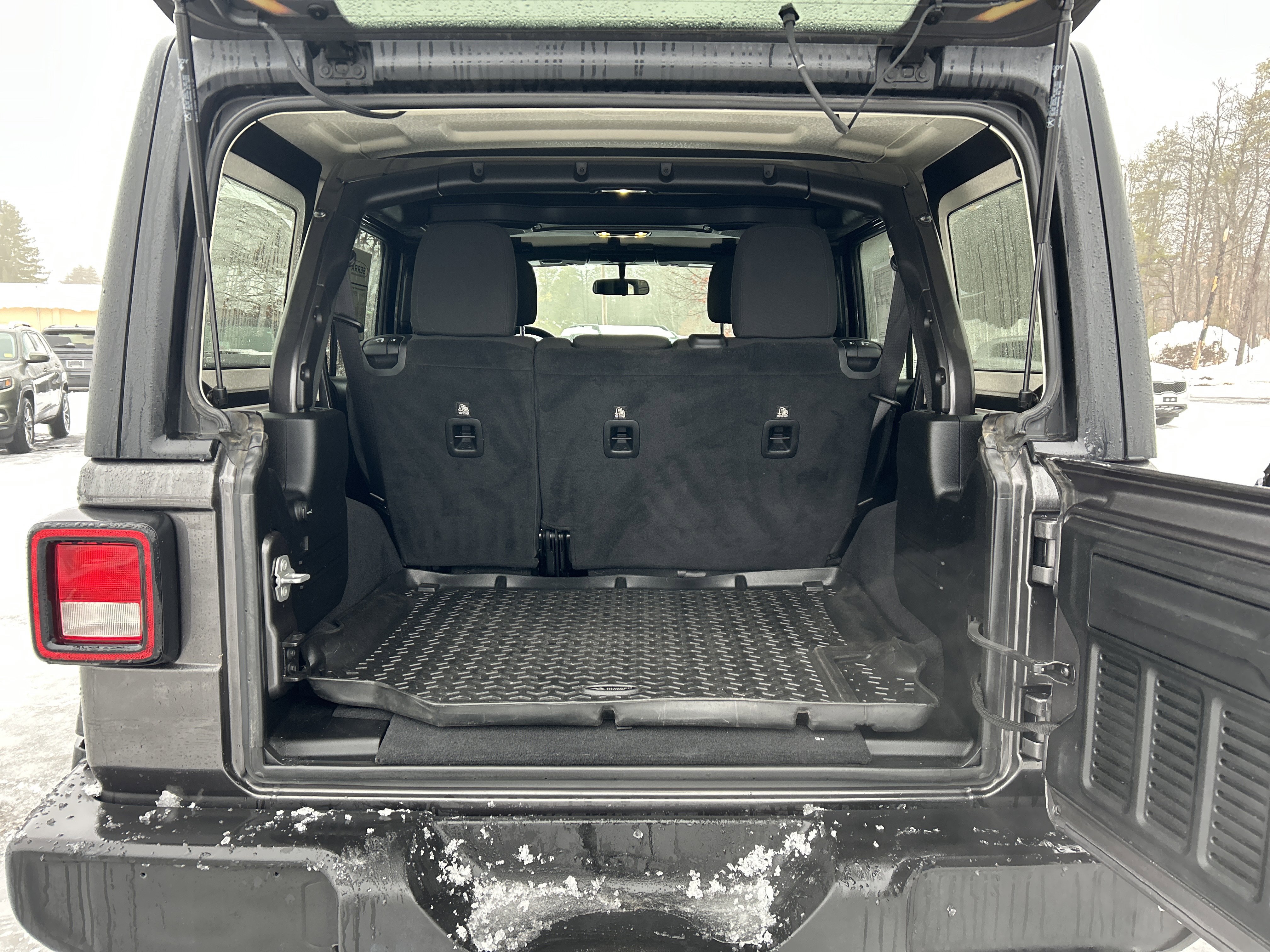 Used 2019 Jeep Wrangler Unlimited Sport image 10