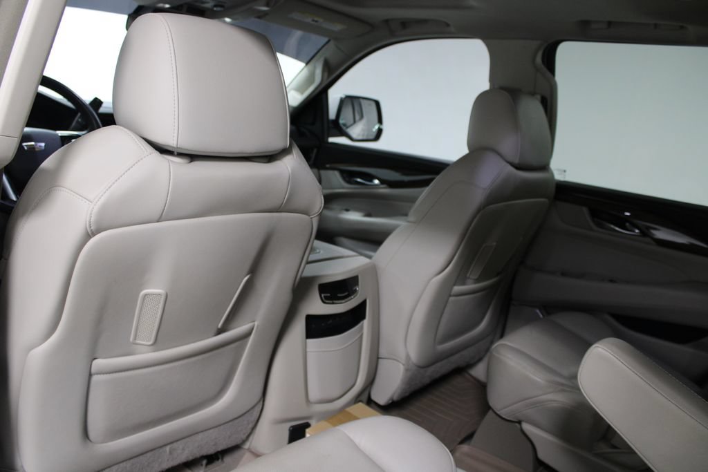Used 2020 Cadillac Escalade Premium Luxury AWD/4WD image 28