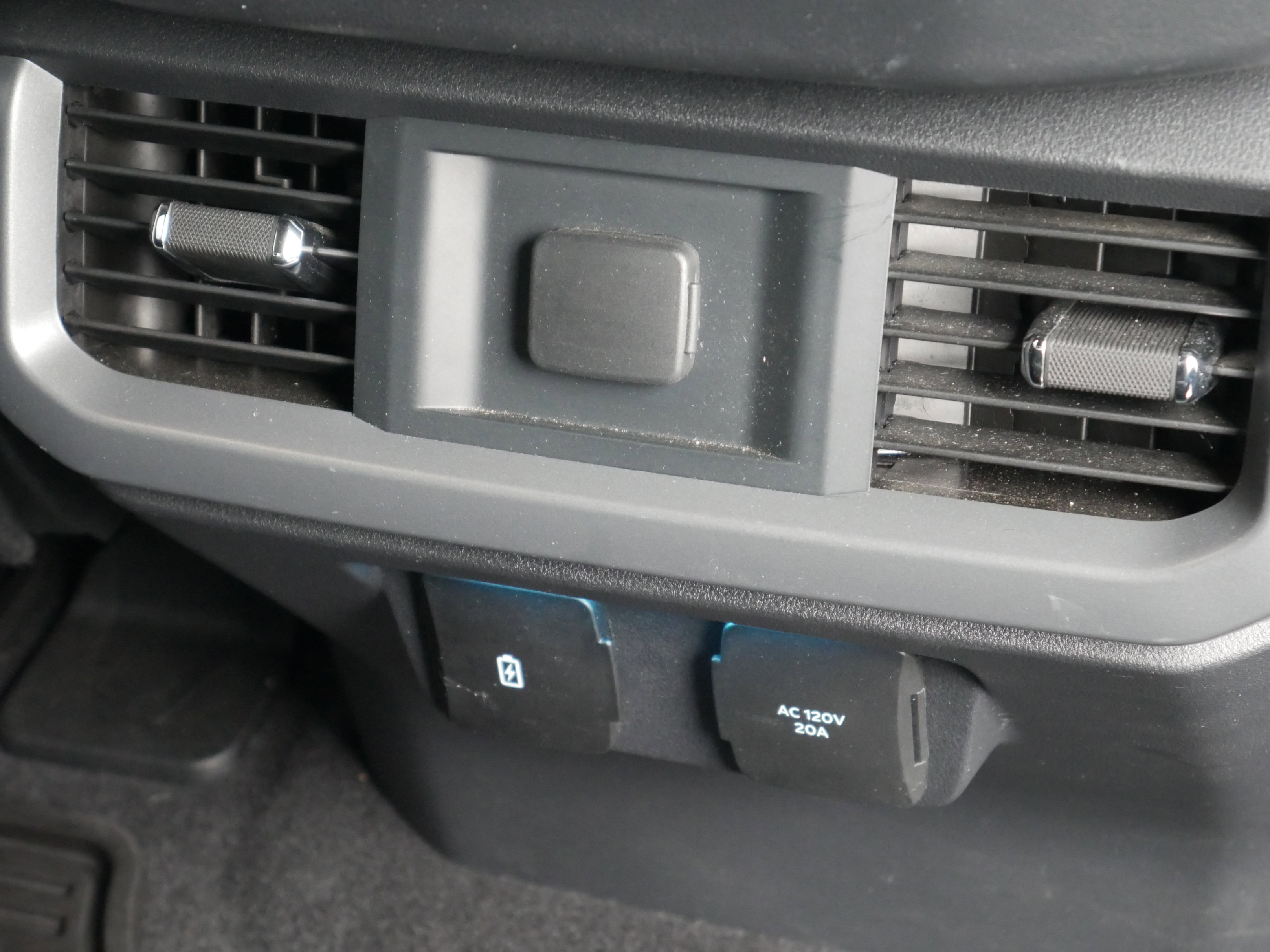 Certified 2025 Ford F150 XLT w/ Equipment Group 302A MID image 34