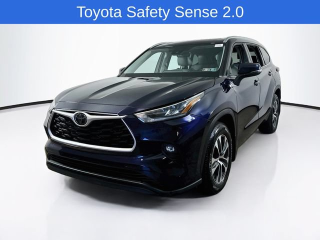 Used 2020 Toyota Highlander XLE AWD/4WD image 3