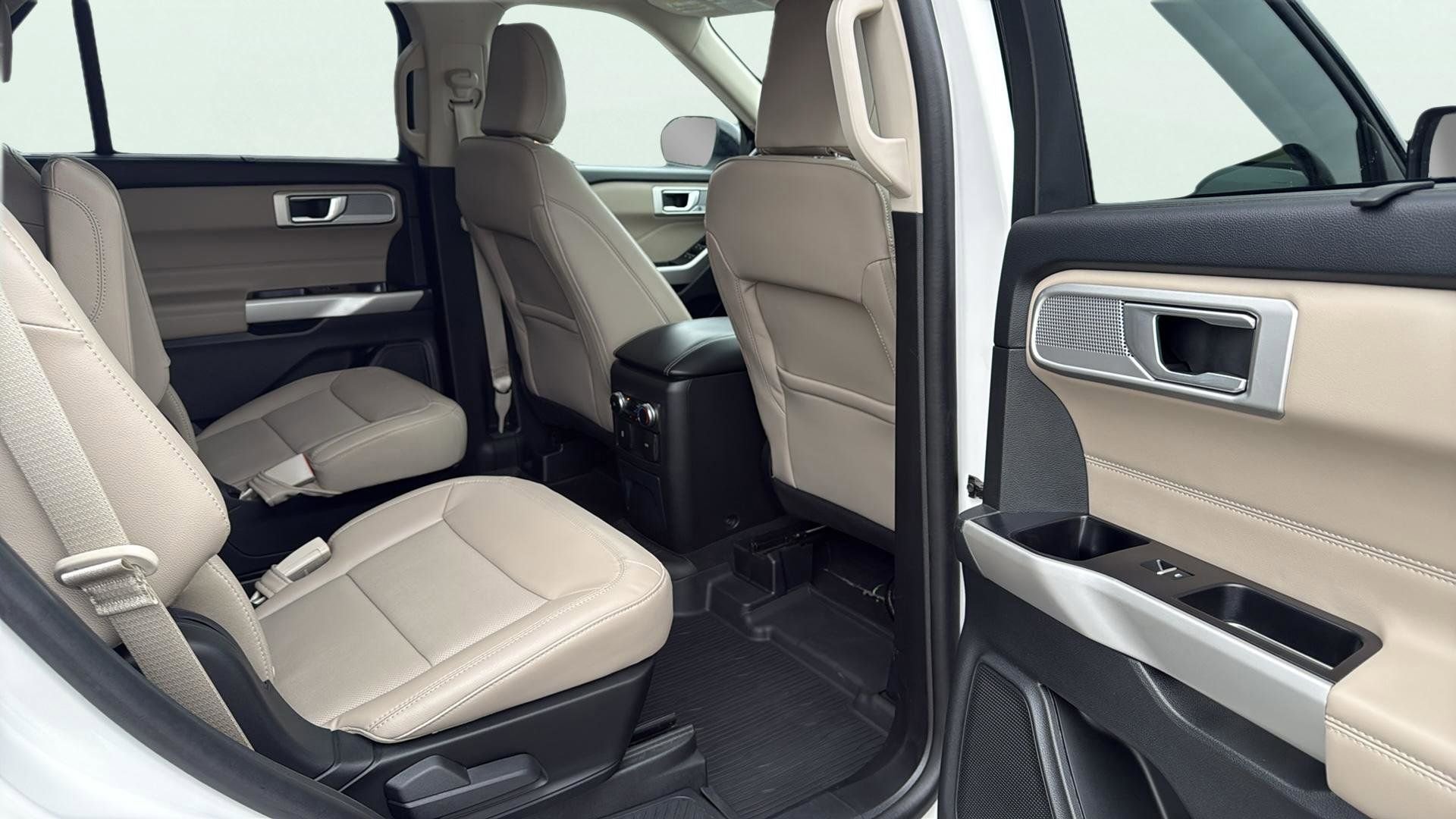 Certified 2023 Ford Explorer Limited w/ Class IV Trailer Tow Package image 18