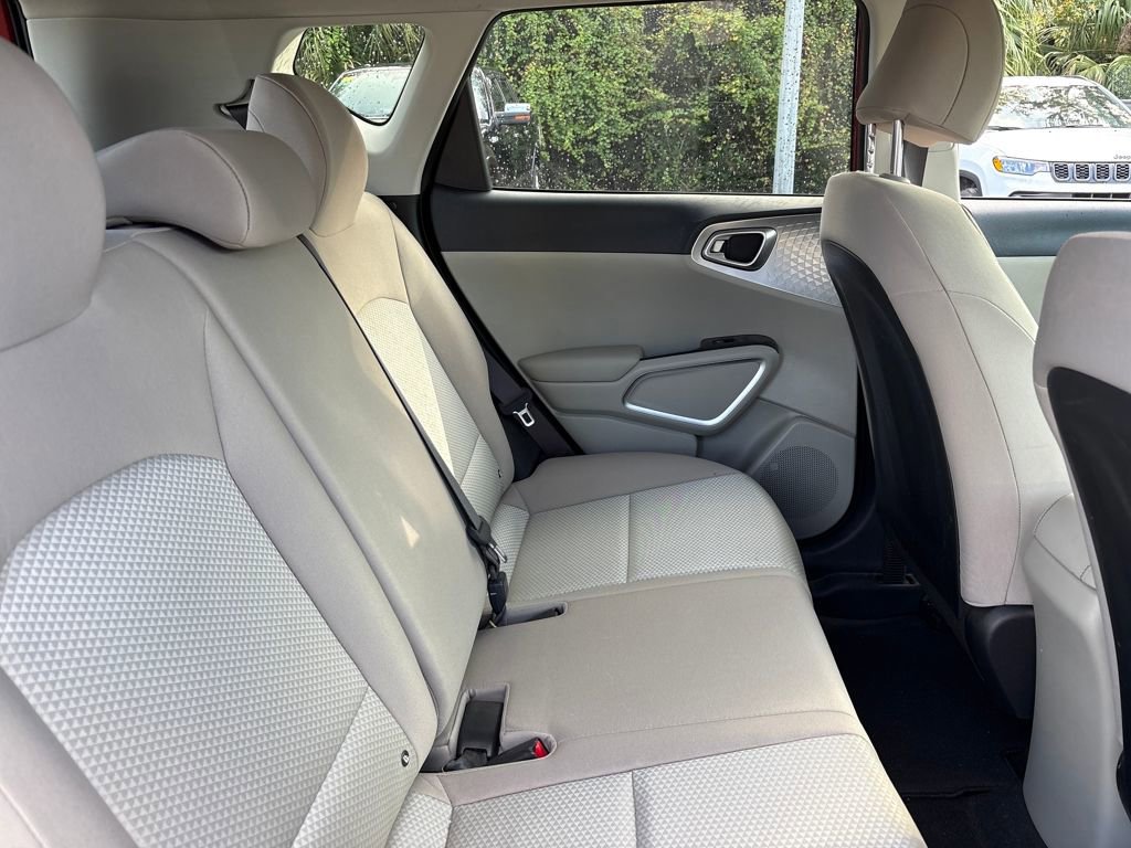 Used 2022 Kia Soul LX image 27