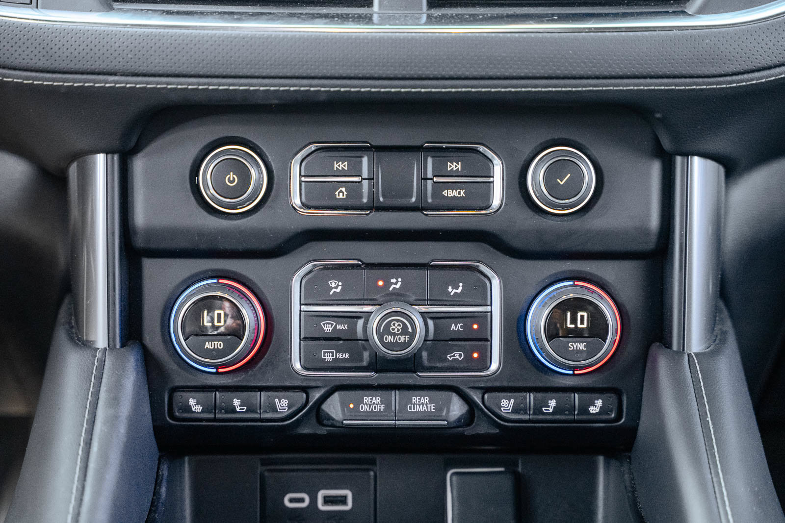 Used 2024 Chevrolet Tahoe Premier w/ Premium Package RWD image 47