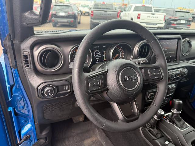 Used 2023 Jeep Gladiator Sport AWD/4WD image 33
