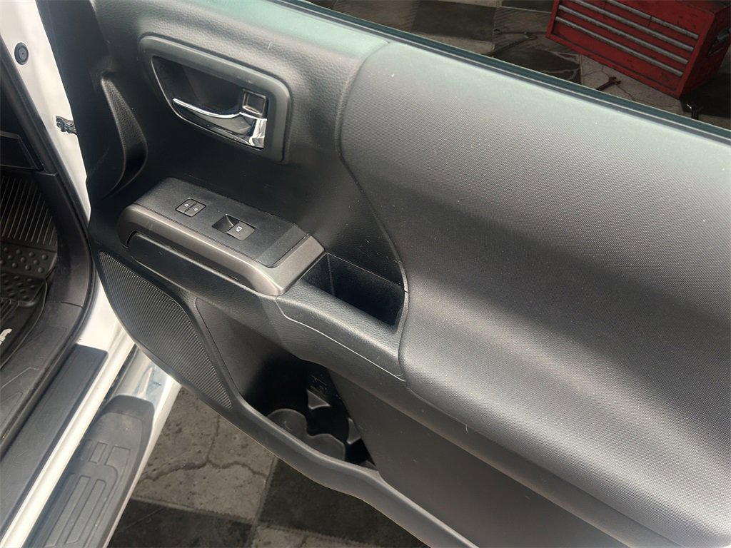 Used 2019 Toyota Tacoma TRD Off-Road image 11