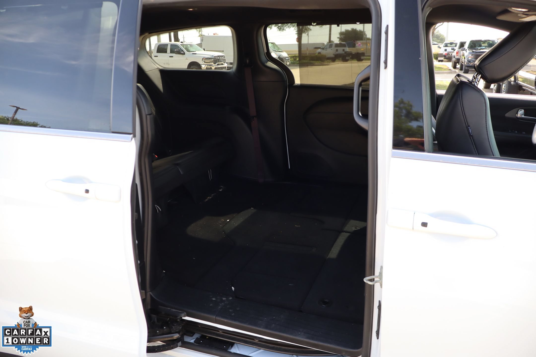 Used 2025 Chrysler Pacifica Select FWD image 27