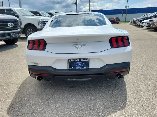 Certified 2024 Ford Mustang Coupe RWD image 5