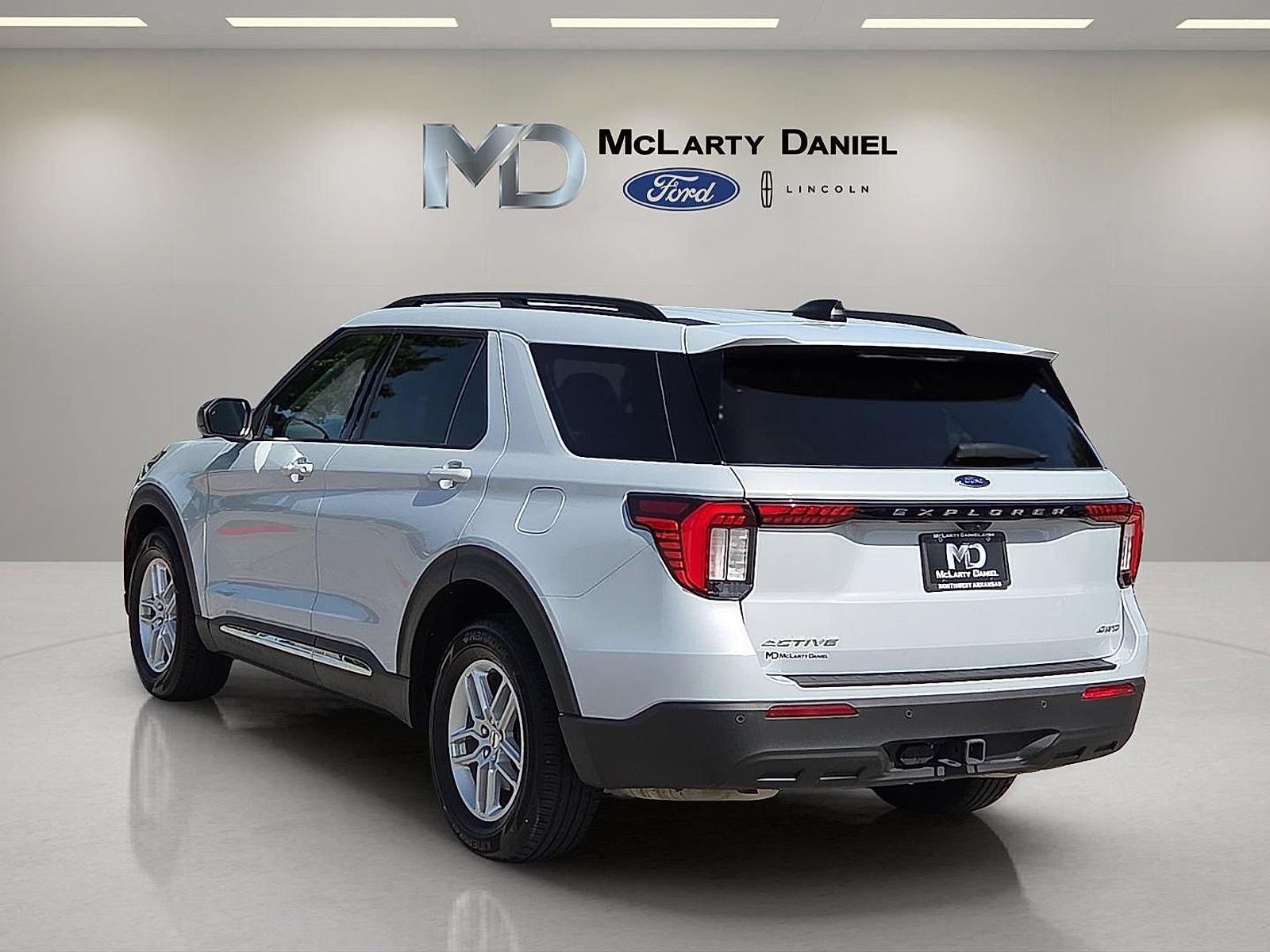 Certified 2025 Ford Explorer Active AWD/4WD image 4